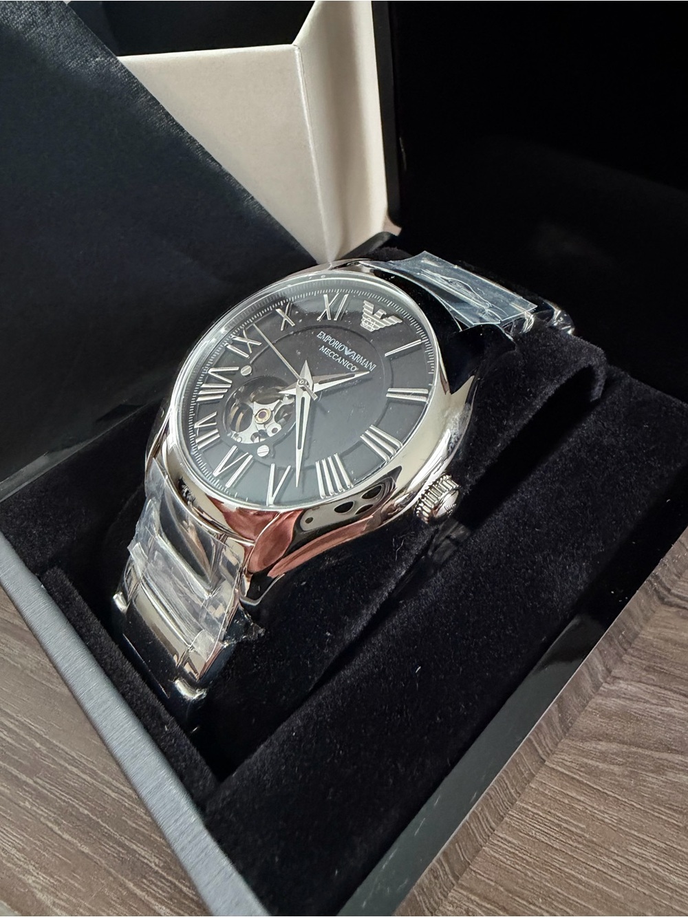 Emporio Armani - Silver Watch with Black Dial and Roman Numerals- Brand New - Picture 3 of 3